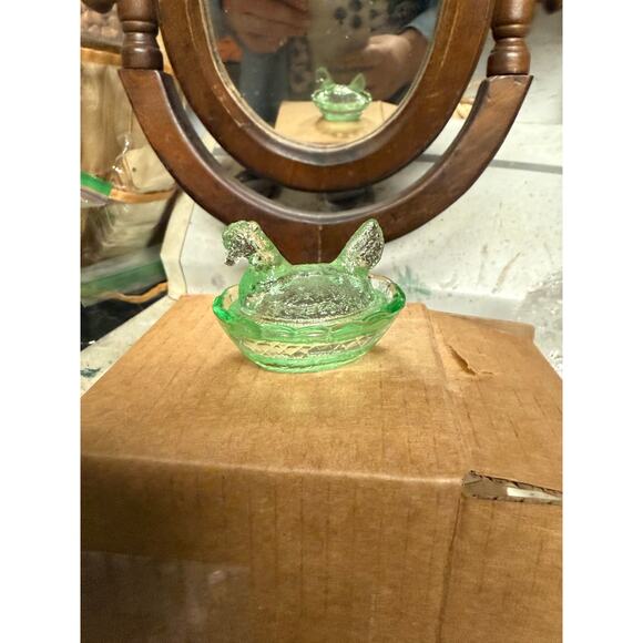 Green mini hen on nest salt cellars - Picture 2 of 3